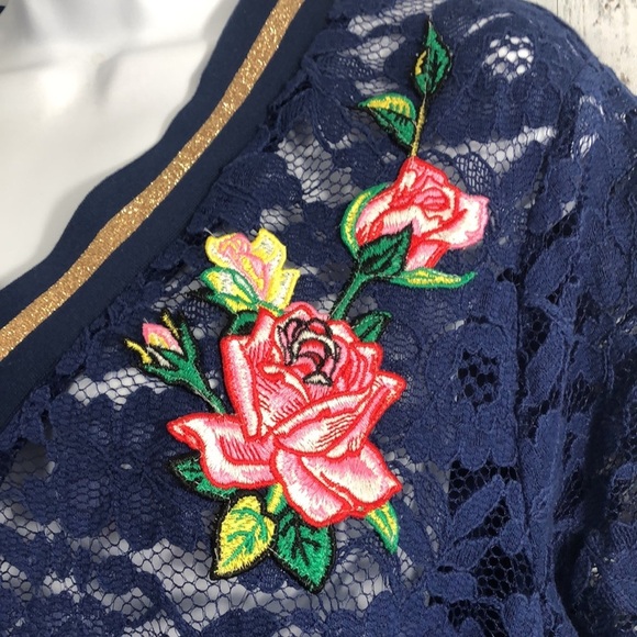 Lane Bryant Sheer Lace Rose Stitching V-Neck Top 14 NWOT - Picture 3 of 9
